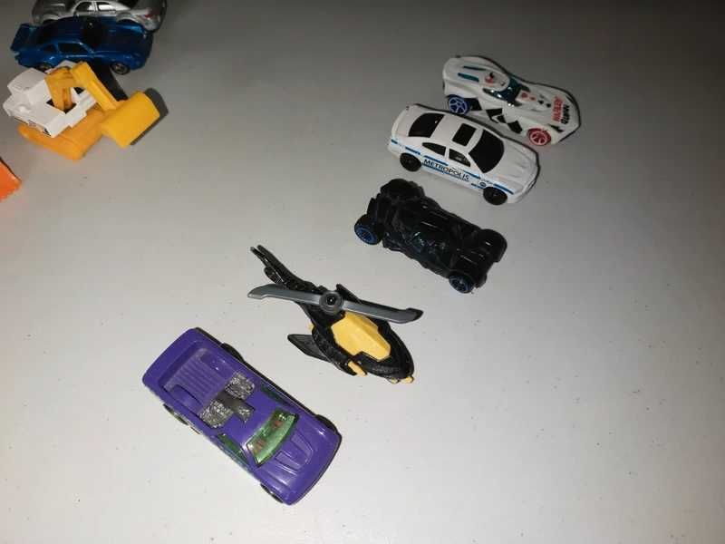Conjunto 5 carros Hot Wheels do Batman.