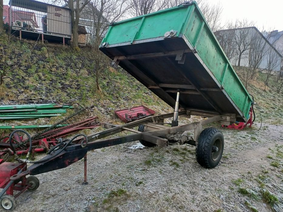 Przyczepa wywrotka z kiprem ma 3 strony  koła balonowe