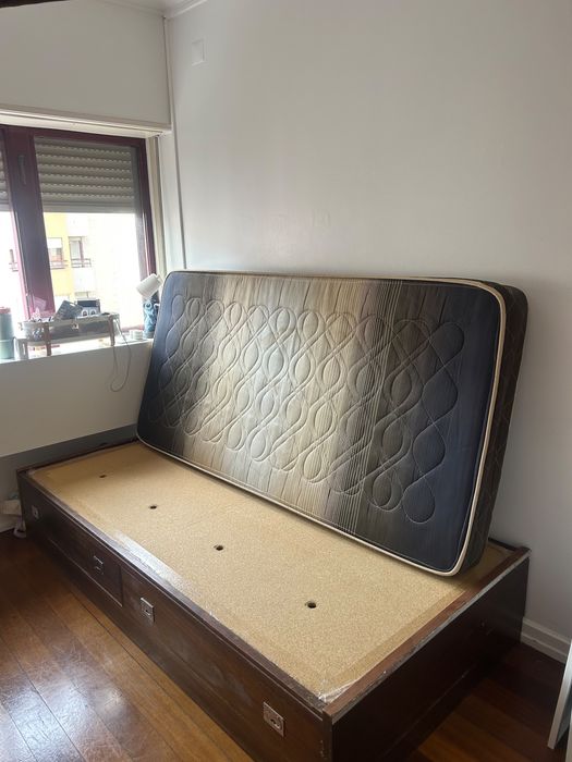 Cama de solteiro com colchao