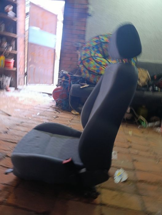 Седюшка сіра от Кіа соренто і чорне от Фольксваген гольф