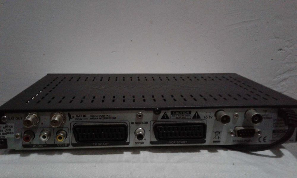 Спутниковый ресивер Strong SRT 6155