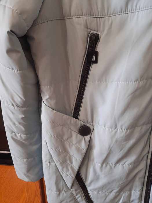 Продам жіночу курточку весна,осінь
