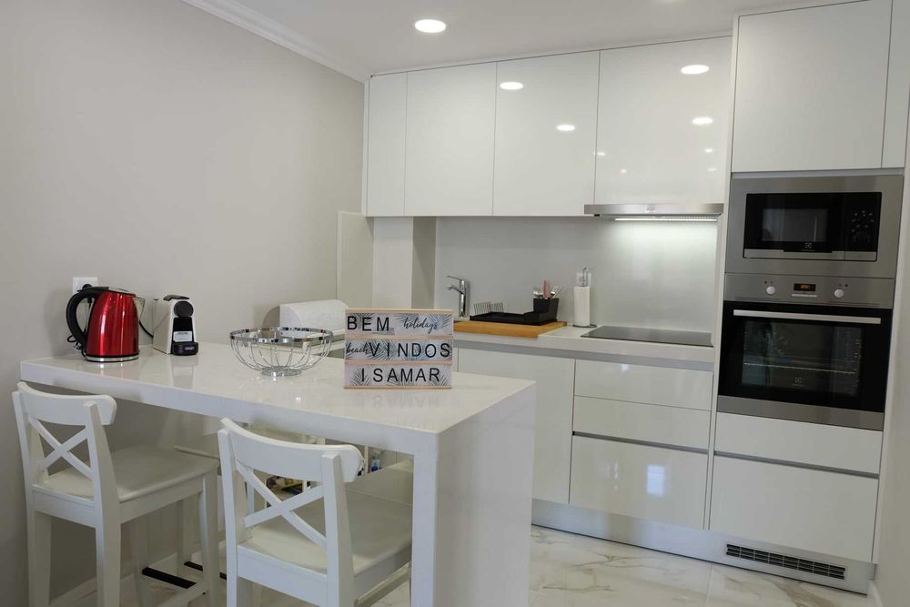 AP Isamar-T1, Centro a 50 metros da Praia Ouro, Sesimbra - Garagem Disponível, Maio, Junho e Setembro