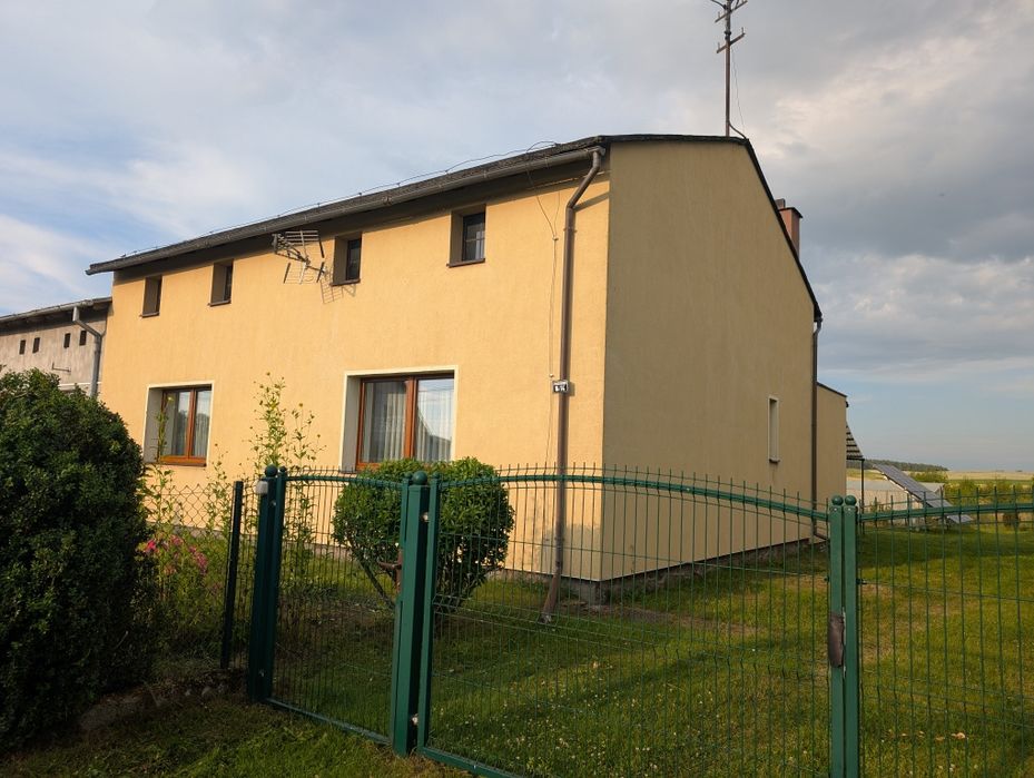 Umeblowany dom z dużą działką