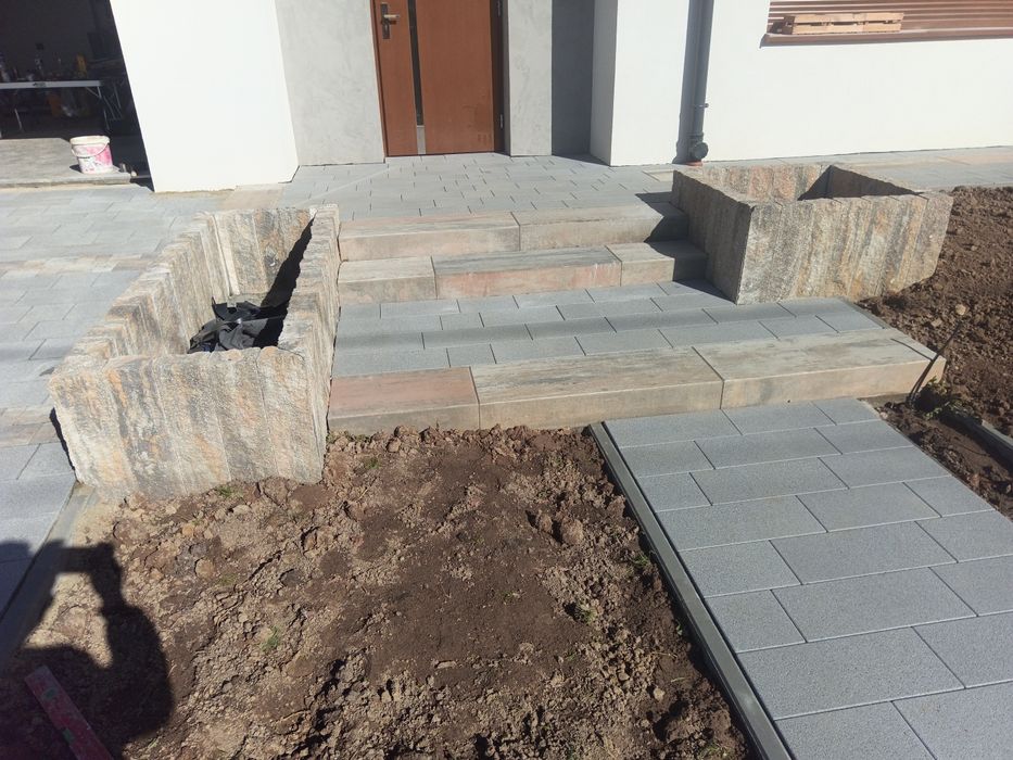 Układanie kostki brukowej, montaż ogrodzeń