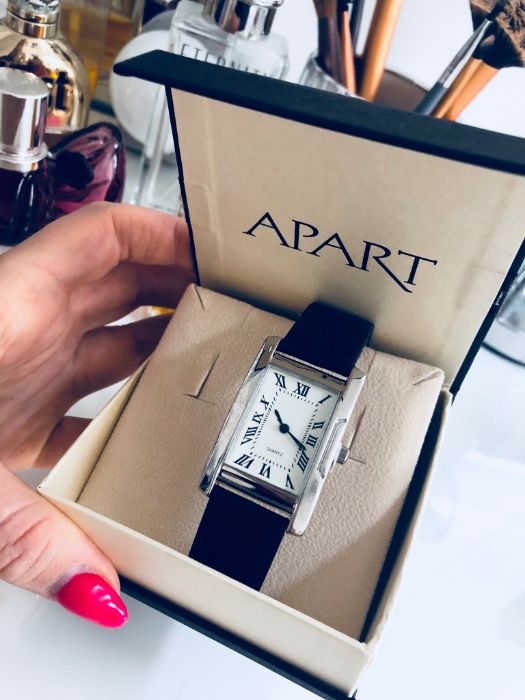 Zegarek nowy biała tarcza retro