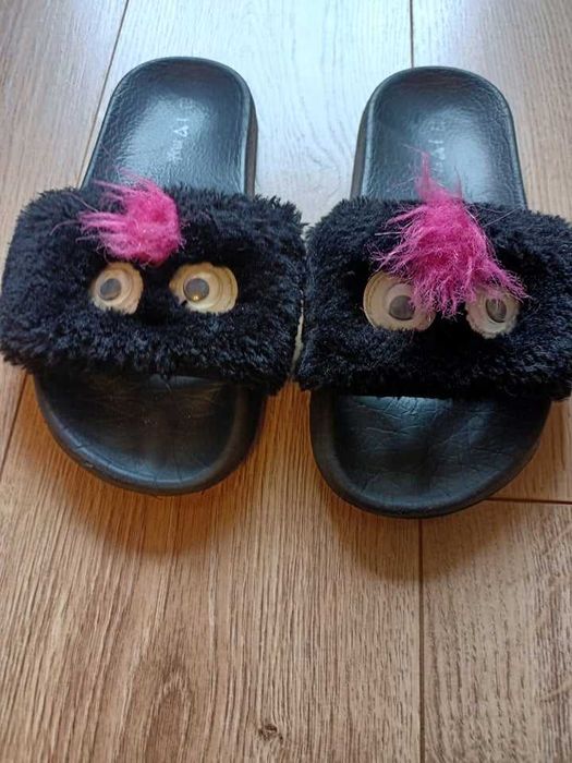 Klapki włochate r. 31