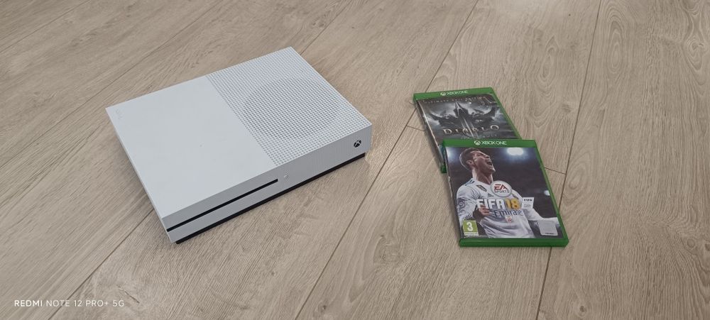 Xbox one s 1T + 2 gry