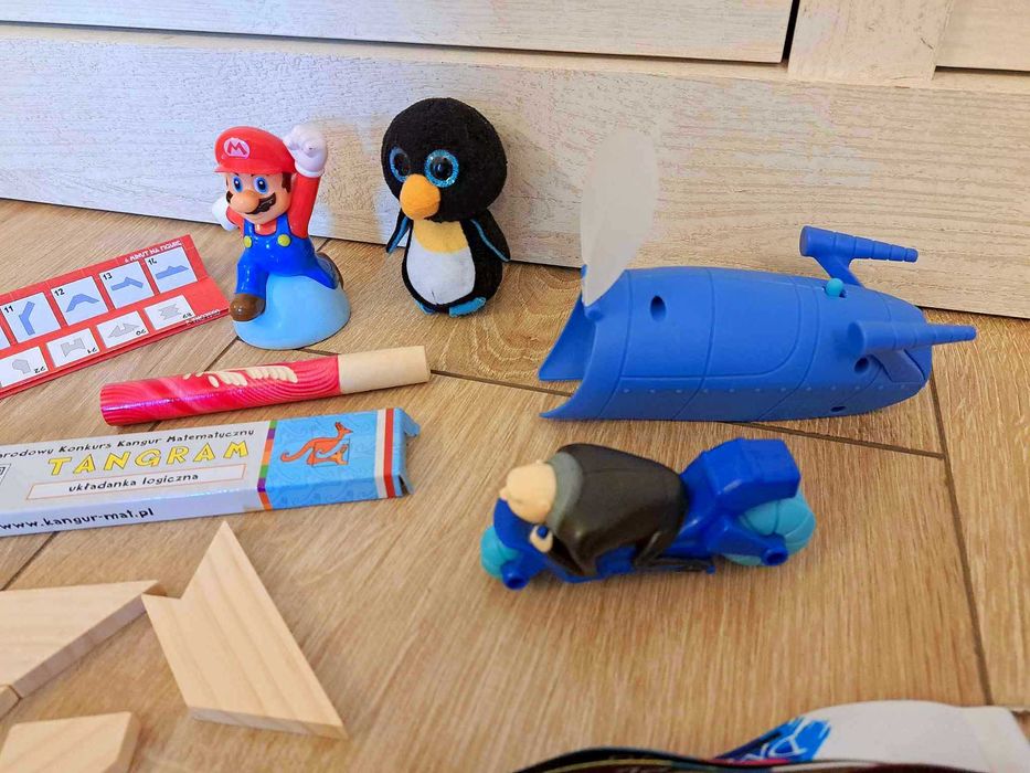 Zabawki pingwin Mario Drakula wampir