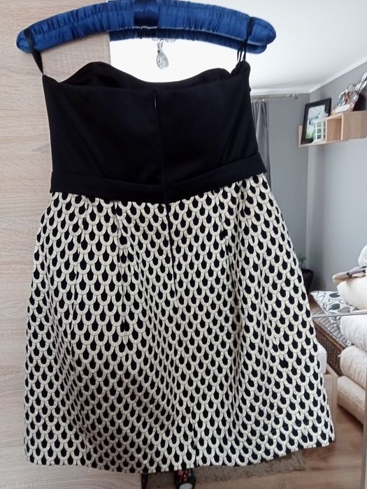 Elegancka sukienka bez ramiączek