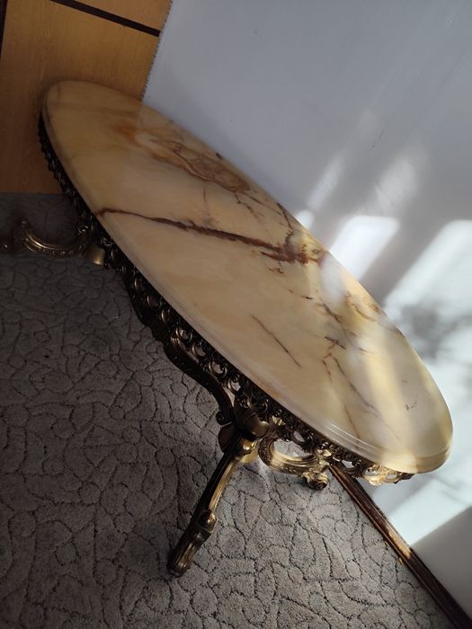 Marmurowy stół masywny