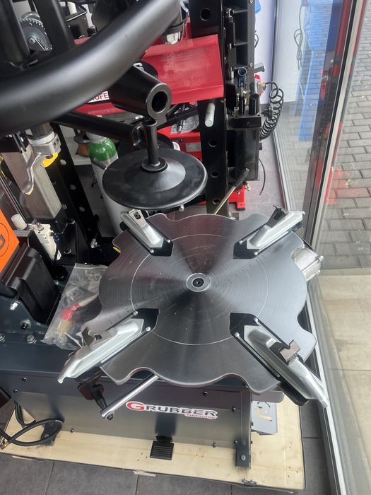 Montażownica do opon i wywzaraka grrmany