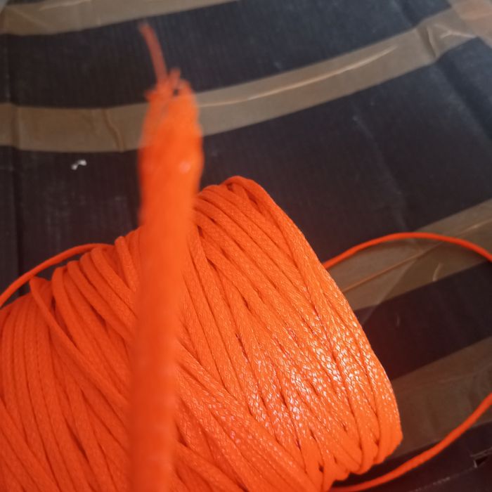 Bobine de fio encerado laranja