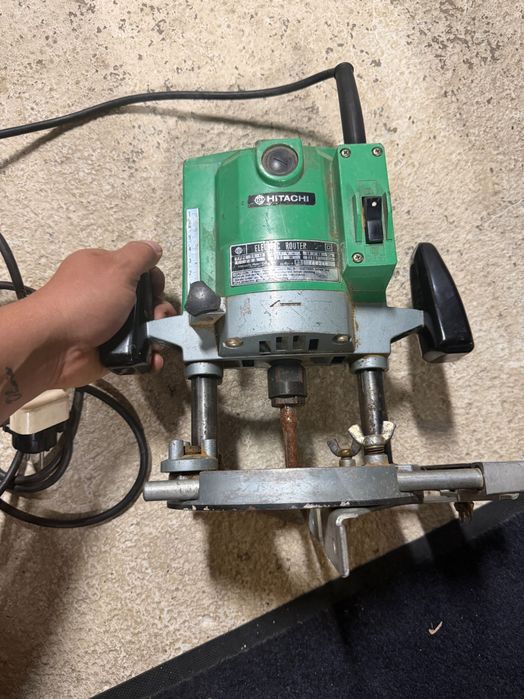Frezarka Hitachi TR-12