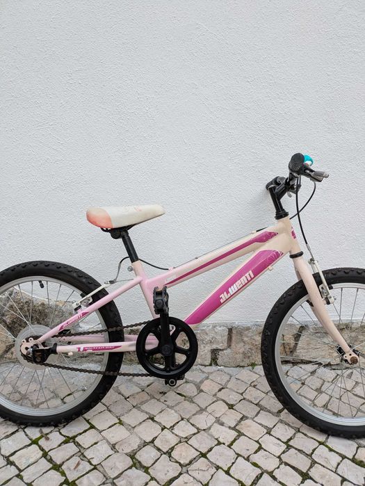 Bicicleta infantil cor-de-rosa