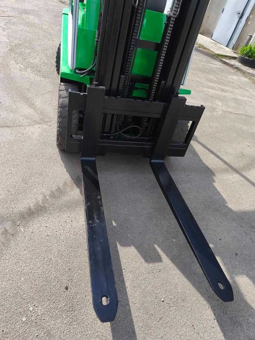 Вилковий навантажувач дизельний 2,5т Cesab Drago E250 2012року