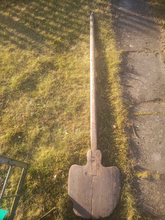 Stara drewniana łopata