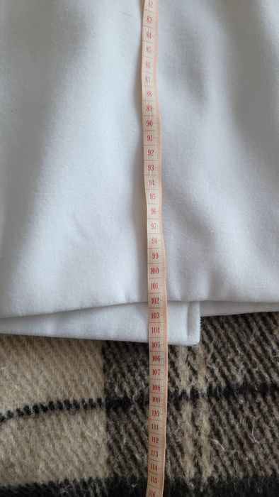 Біле пальто.