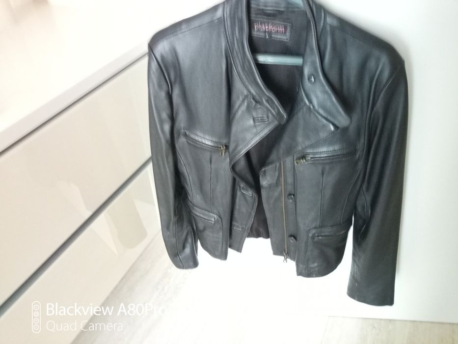 Blusão de pele de senhora em preto como novo