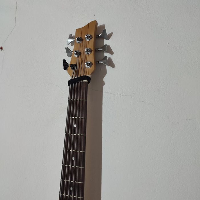 Baixo ativo 6 cordas