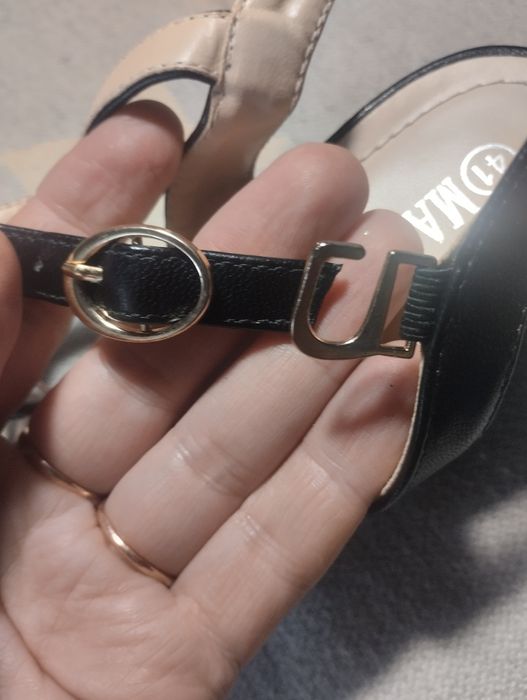 Кожаные женские босоножки