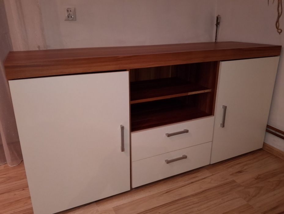 Meble pokojowe w dobrym stanie + komoda gratis