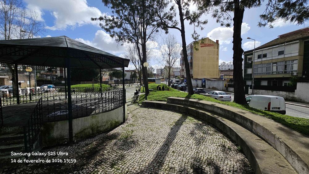 MORADIA T2 totalmente renovada, com espaços exteriores, freguesia de Santa Clara perto Alta de Lisboa