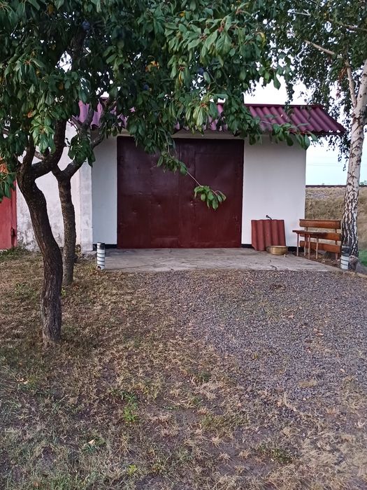 Гараж з підвалом