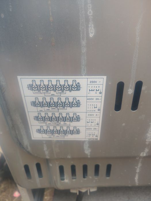 Kuchenka elektryczna z piekarnikiem Electrolux EKC54550 0W