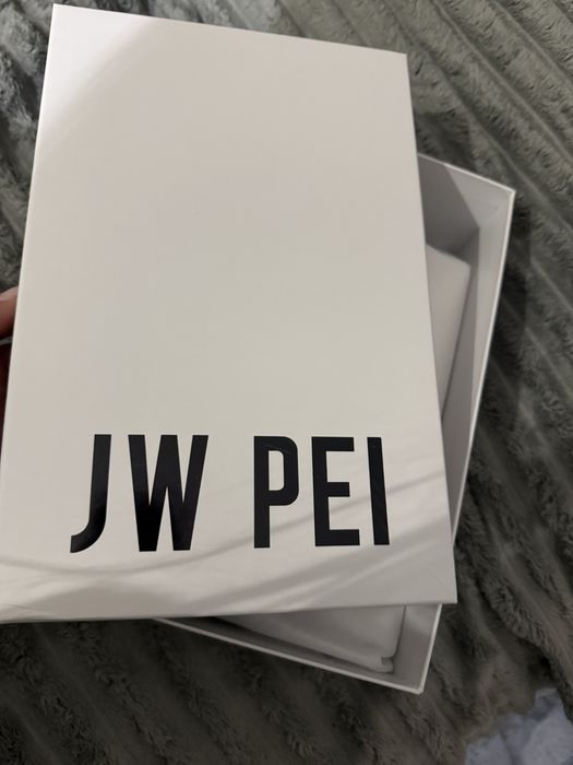 Продам сумочку JW PEI