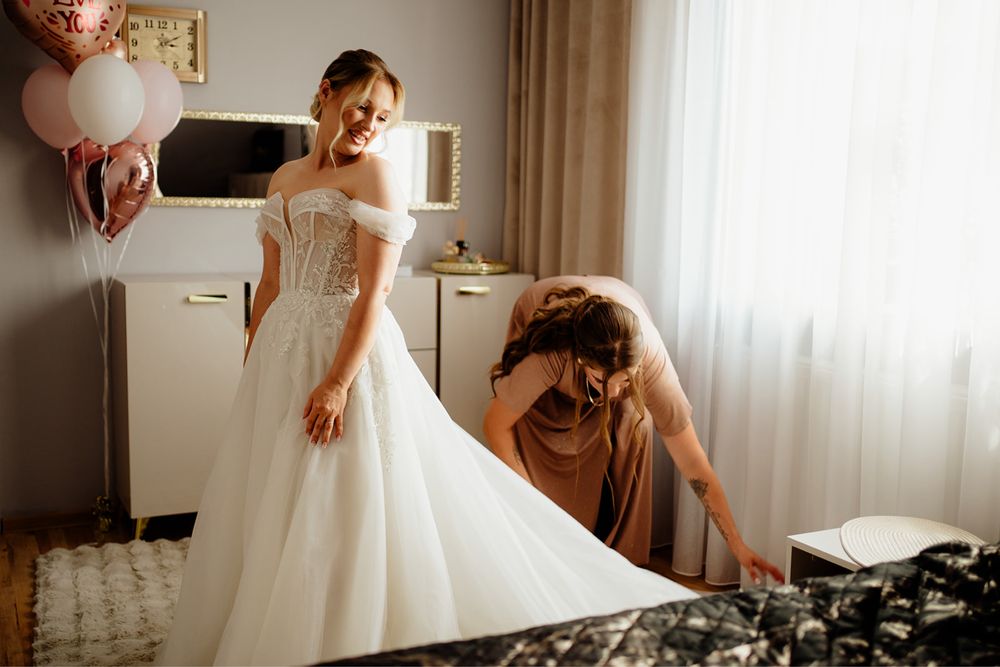 Suknia ślubna z trenem i welonem 3m