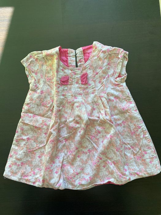 Vários vestidos para menina