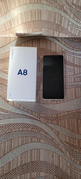 Telefon Samsung Galaxy A8.
