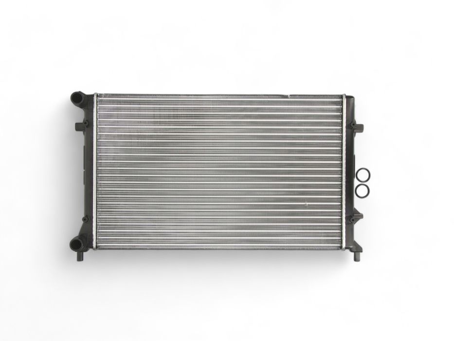 Радиатор охлаждения  AS07303364 на Caddy 04–15, Touran 03–10, Golf 04–13, A3 03–12, Altea 04–15, Passat B6 05–10, Leon 05–12, Toledo 05–09, Jetta 06–1