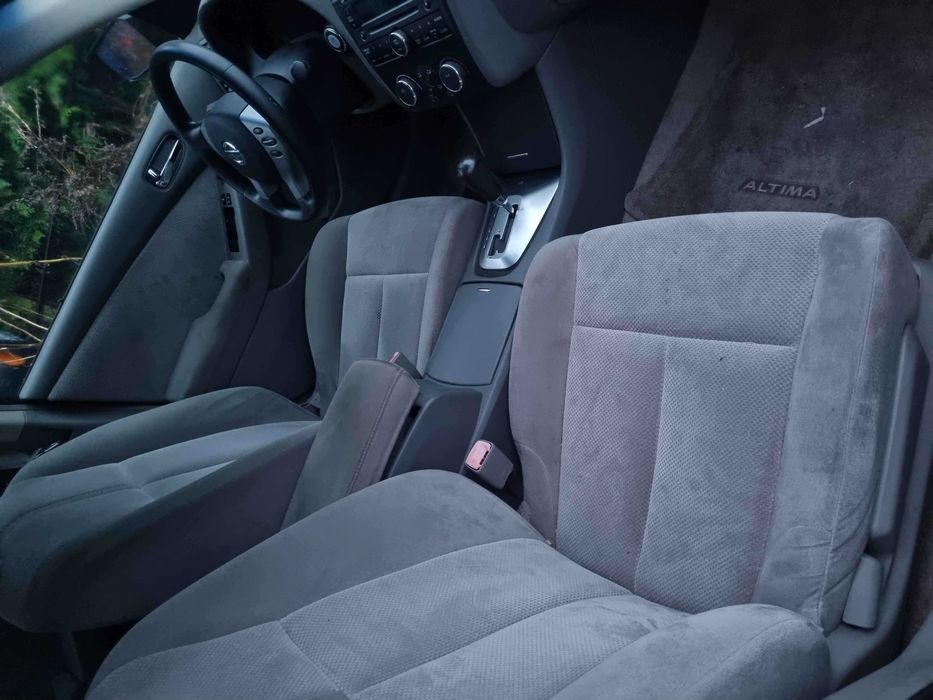 Nissan Altima 2.5 benzyna, automat, klima sprawny, w calosci