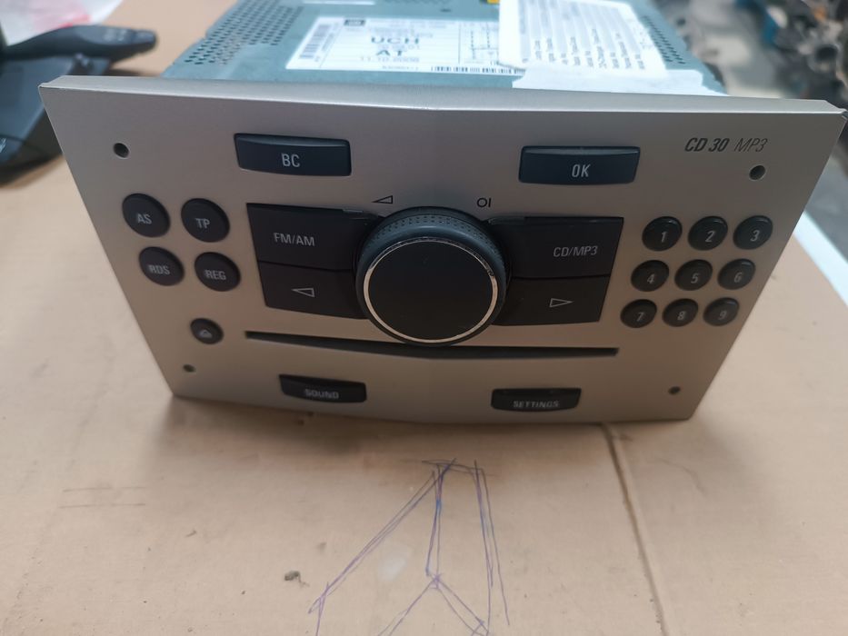 Autoradio / radio - Opel Astra H ( com codigo )