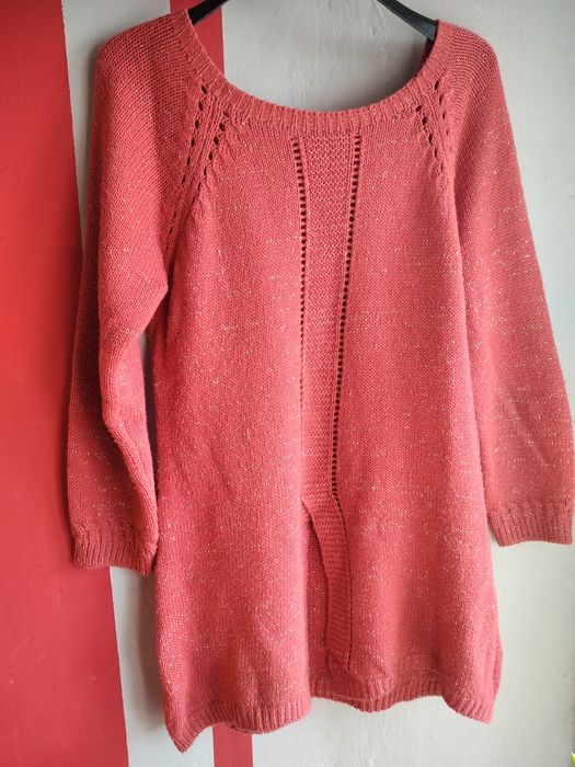 Sweterek łososiowy z nicią metalizowaną