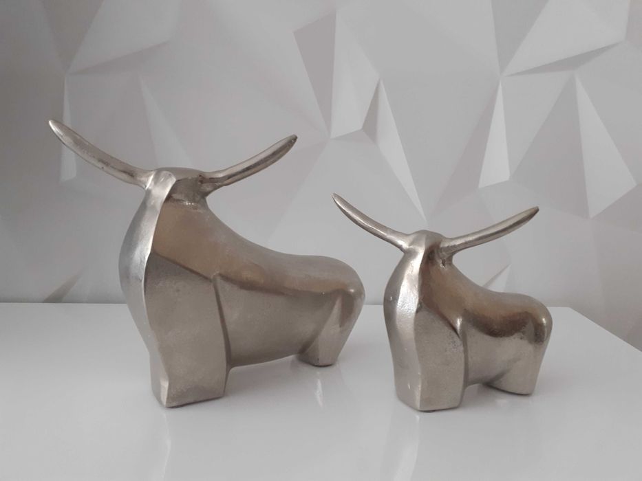 Conjunto novo de touros decorativos de cor prata
