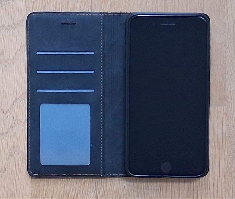 IPhone 8 Plus 64 GB + etui na dokumenty