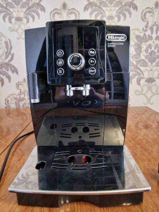 Кавомашина автоматична Delonghi ECAM 23.260.B в чудовому стані