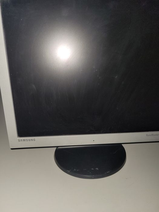 Selling 3 Monitors424182981592371201