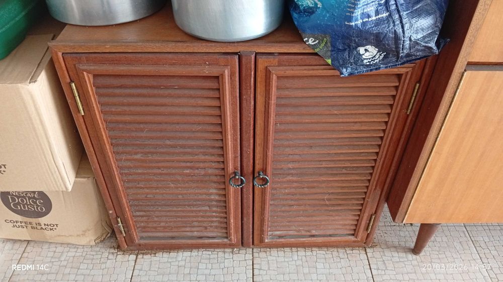 Sapateira em madeira