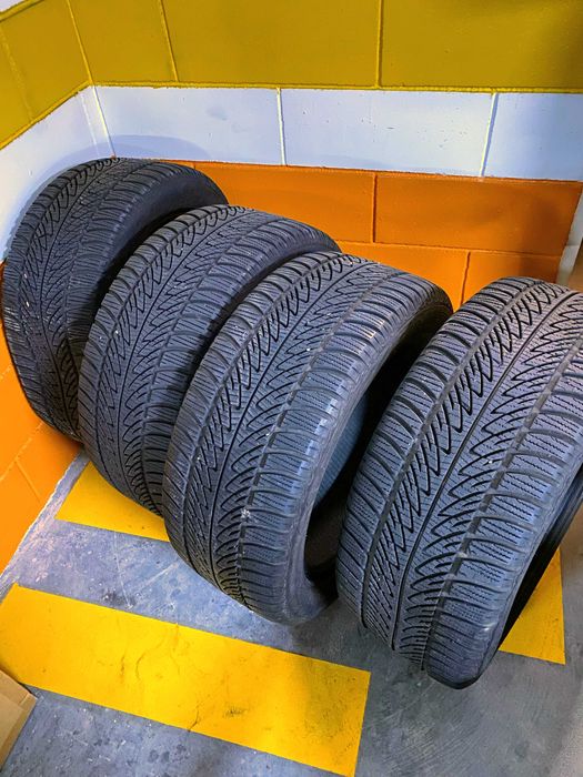 Pneus Goodyear UltraGrip 8
Performance 285/45 R20 112V XL AO (4 peças)