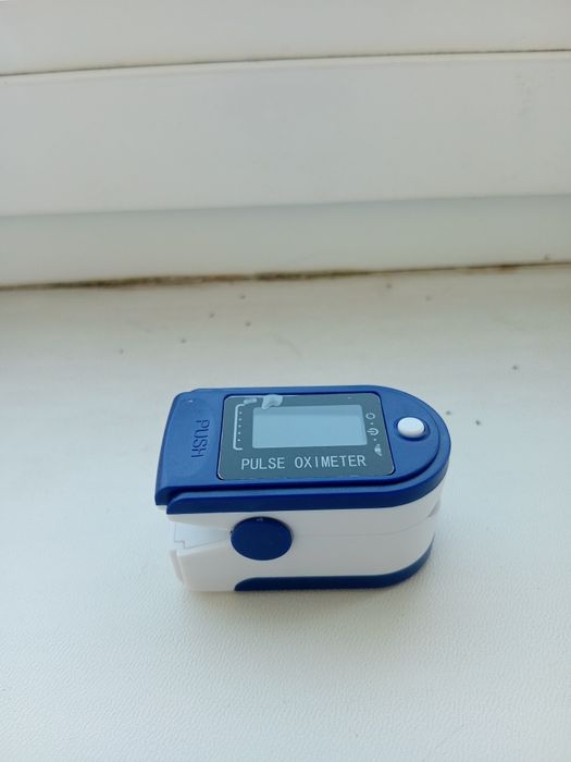 Прилад для вимірювання пульсу та сатурації. PULSE Oximeter .