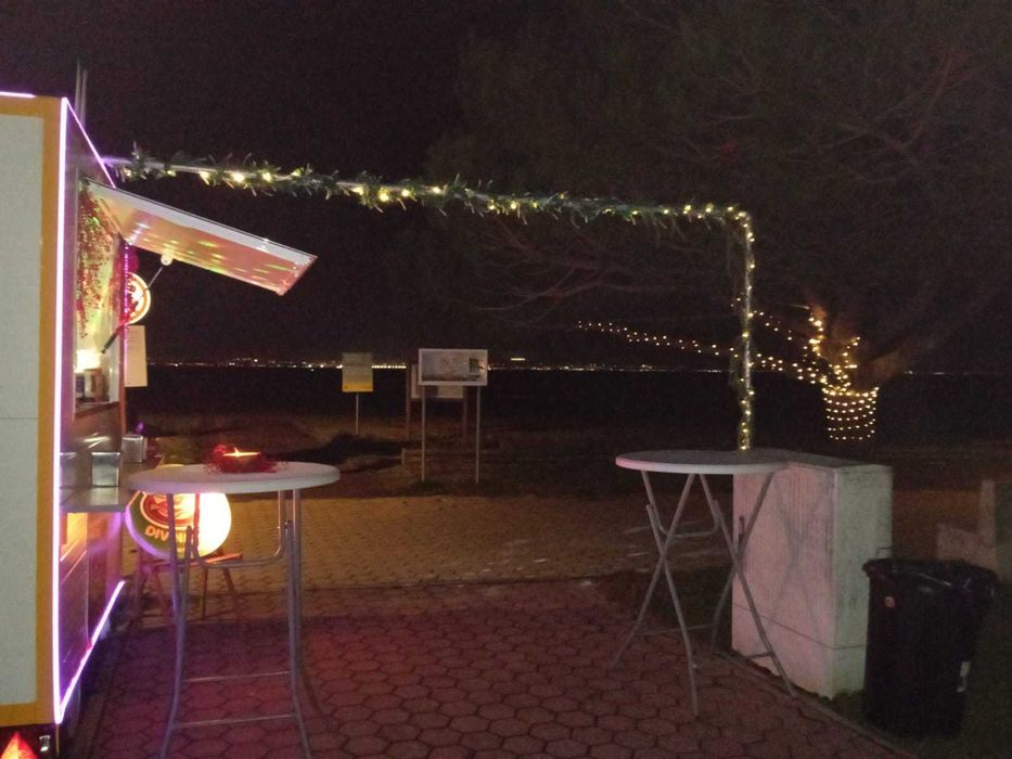 VENDE-SE FOOD TRUCK 300kg COM RECHEIO