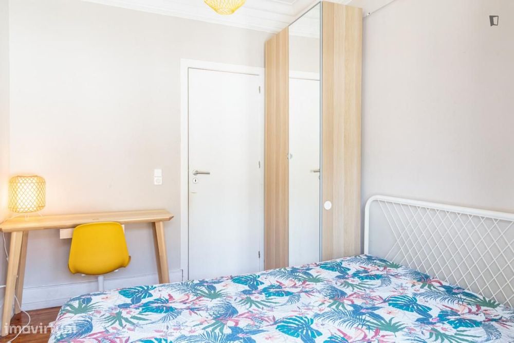 Quarto - localizado em Arroios Lisbon