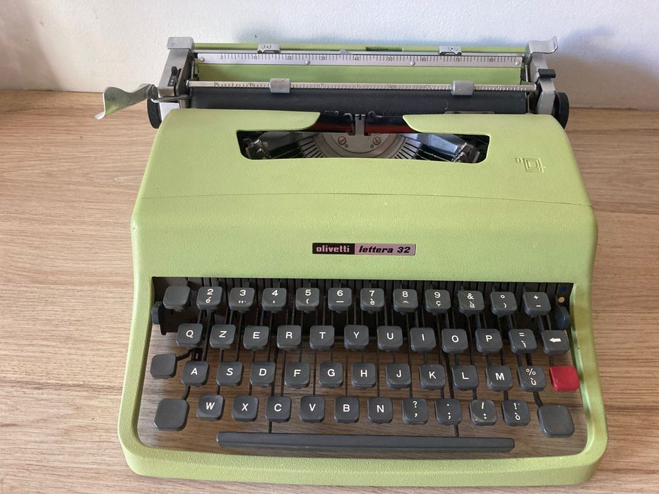 Máquina de escrever  **  Olivetti 32