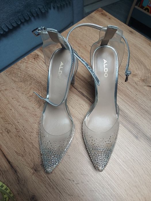 Przeźroczyste szpilki