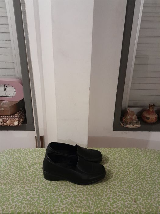 Vendo Sapatos de Senhora muito bonitos como novos