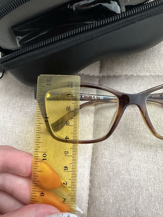 Окуляри Vogue (правий -4,5 ; лівий -3,75)